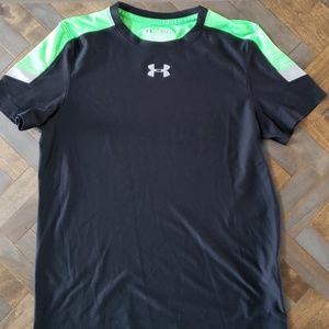 Boys Under Armour YL black /neon green t-shirt